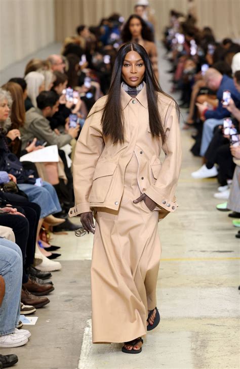 burberry show london fashion week.